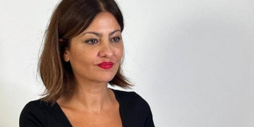 Rego pide desde Sevilla «compromiso político para erradicar la pobreza infantil»