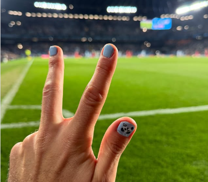 El celtismo responde con uñas pintadas a la homofobia.