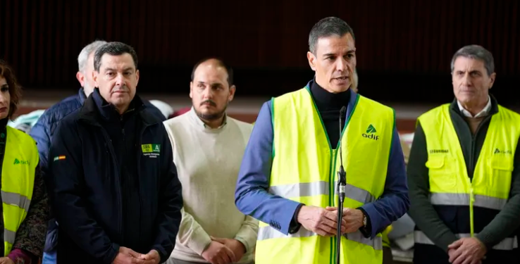 Pedro Sánchez y Juanma Moreno acuerdan celebrar un homenaje de Estado por las víctimas el 31 de enero