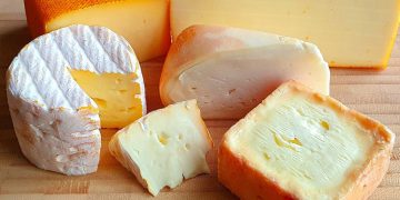 ¿Queso graso y un cerebro sano? Un estudio cuestiona las dietas bajas en grasa