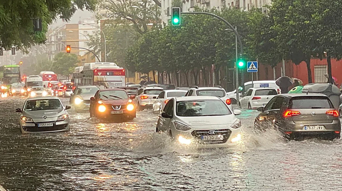 Andalucía mantiene la alerta por lluvias persistentes y crecidas de ríos