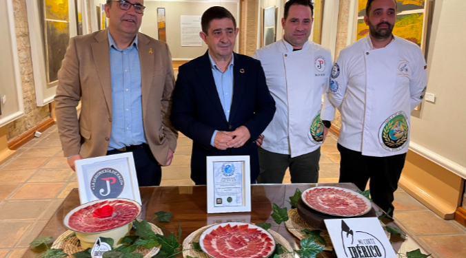 Diputación de Jaén colabora en el III Encuentro Solidario de ALES, con más de 150 cortadores de jamón