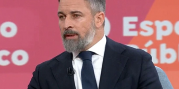 Vox endurece el pulso con el PP y exhibe su crisis interna en Madrid