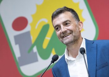 Maíllo plantea prohibir a médicos de la pública trabajar en la privada en Andalucía y abre un nuevo frente electoral