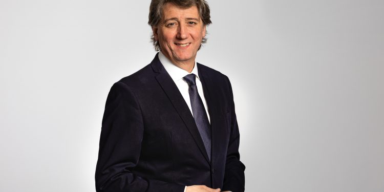 Carlos Martínez se consolida como el candidato mejor valorado mientras el PSOE se acerca al PP en Castilla y León