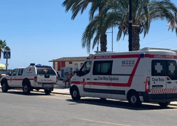 Hallan tres cadáveres en el mar de Alborán tras el desembarco de una embarcación en la costa de Granada