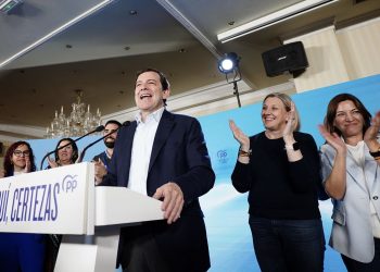 El PP gana en Castilla y León, el PSOE resiste y Podemos desaparece de las Cortes