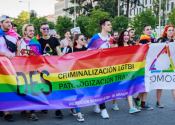 El temor a un retroceso en derechos impulsa el voto progresista entre el colectivo LGTBI+ en España