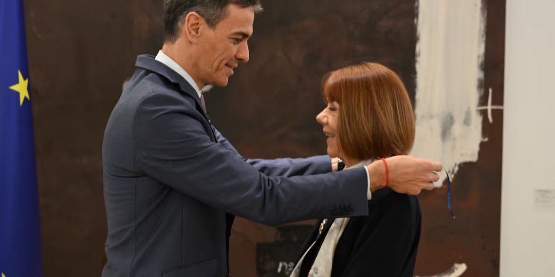 Sánchez condecora a Gisèle Pelicot con la Orden del Mérito Civil por su lucha contra la violencia machista