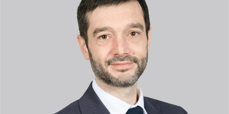 Sumar apunta a Pablo Bustinduy como nuevo líder mientras gana tiempo para redefinir su proyecto